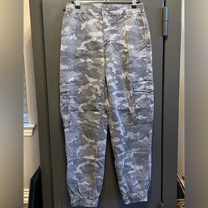 American Eagle Outfitters Gray Camouflage Cargo Pants